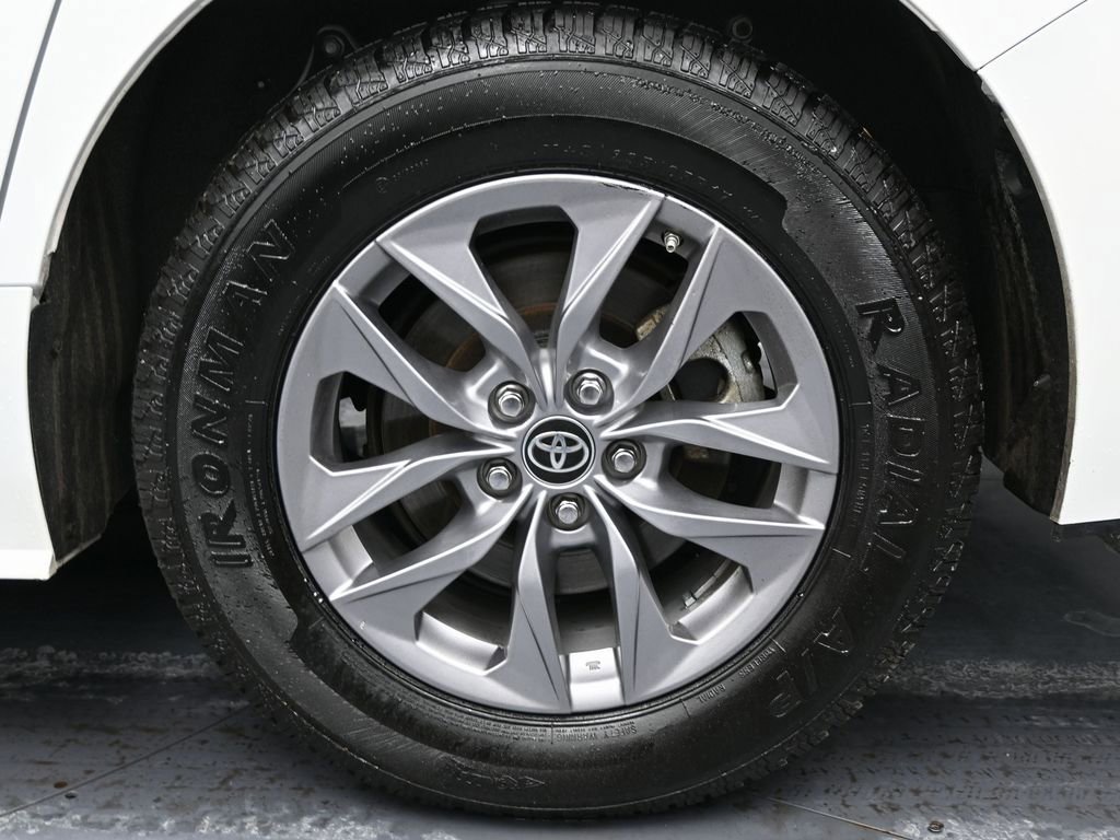 Used 2024 Toyota Sienna LE image 12