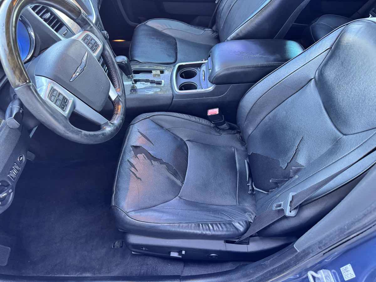 Used 2011 Chrysler 300 C RWD image 34