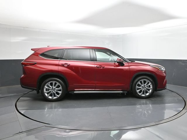 Used 2023 Toyota Highlander Limited FWD image 11