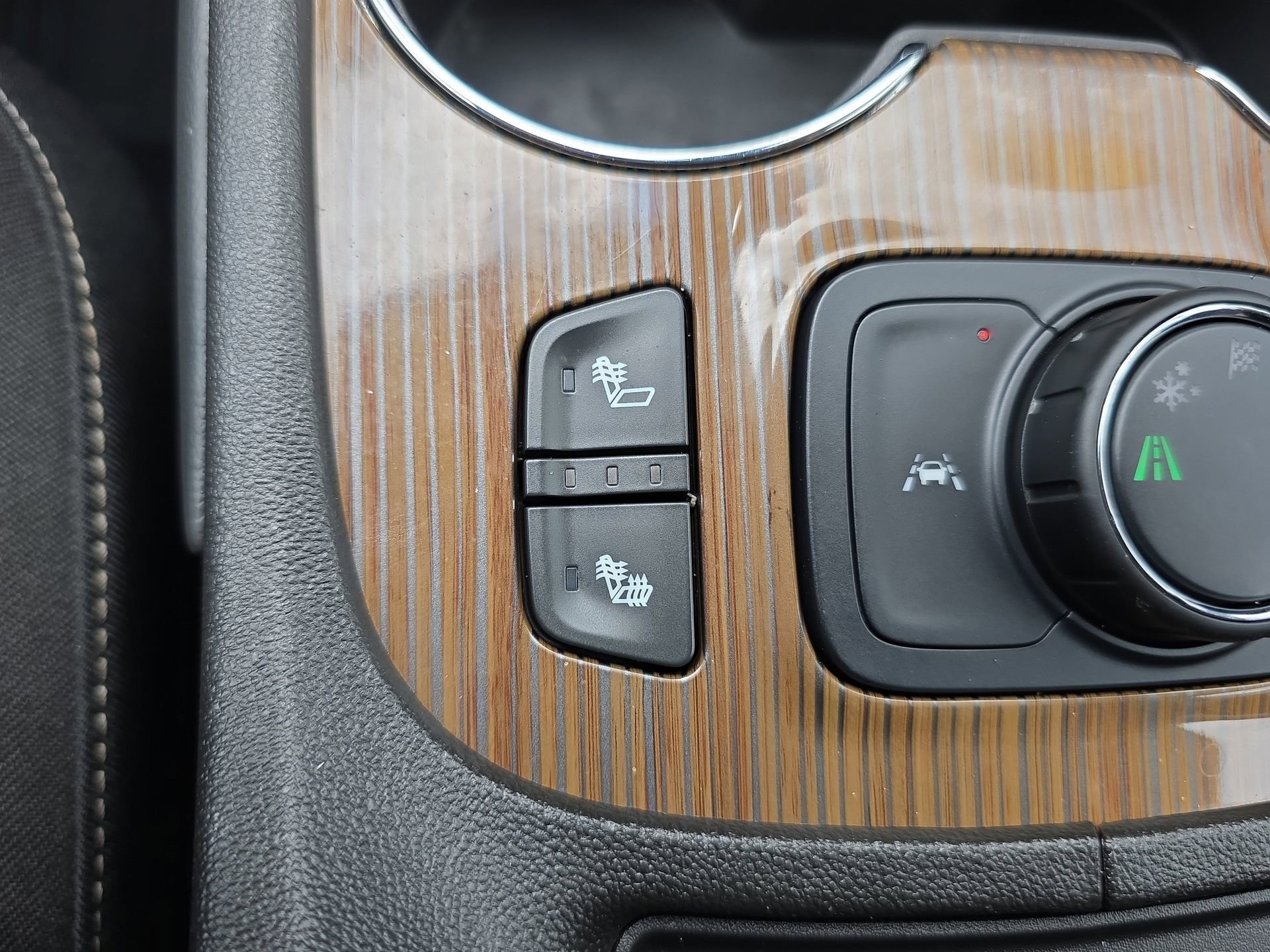 Used 2023 GMC Acadia SLE w/ Driver Convenience Package FWD image 25
