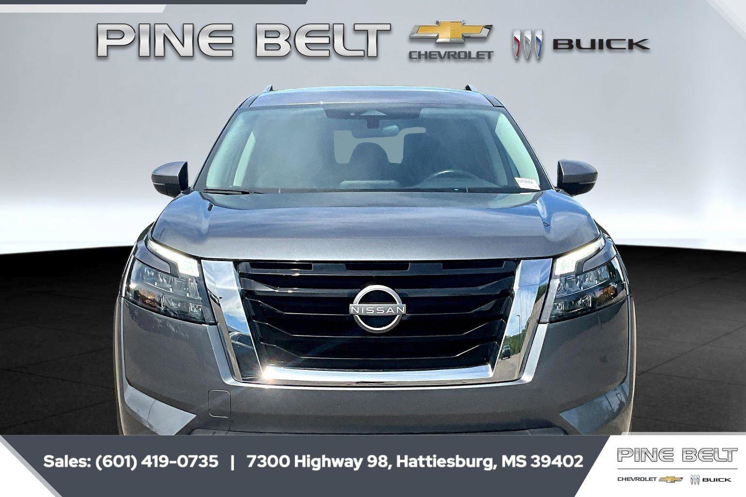 Used 2025 Nissan Pathfinder SV image 3
