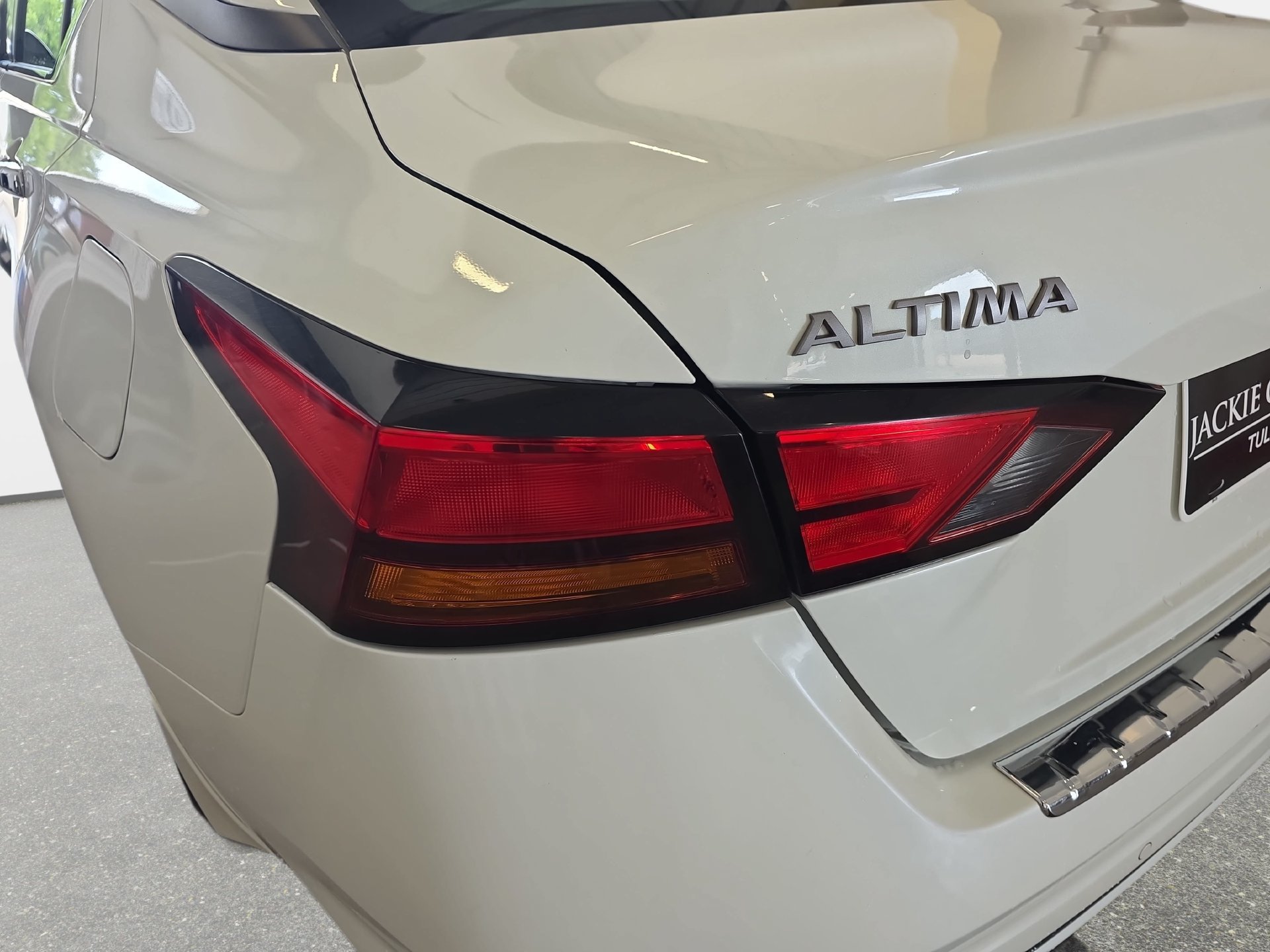 Used 2023 Nissan Altima 2.5 SV FWD image 31