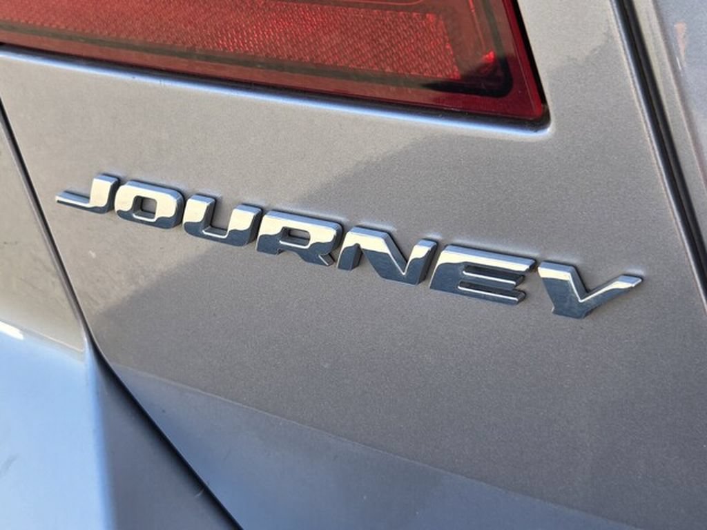 Used 2020 Dodge Journey Crossroad w/ Popular Equipment Group FWD image 11