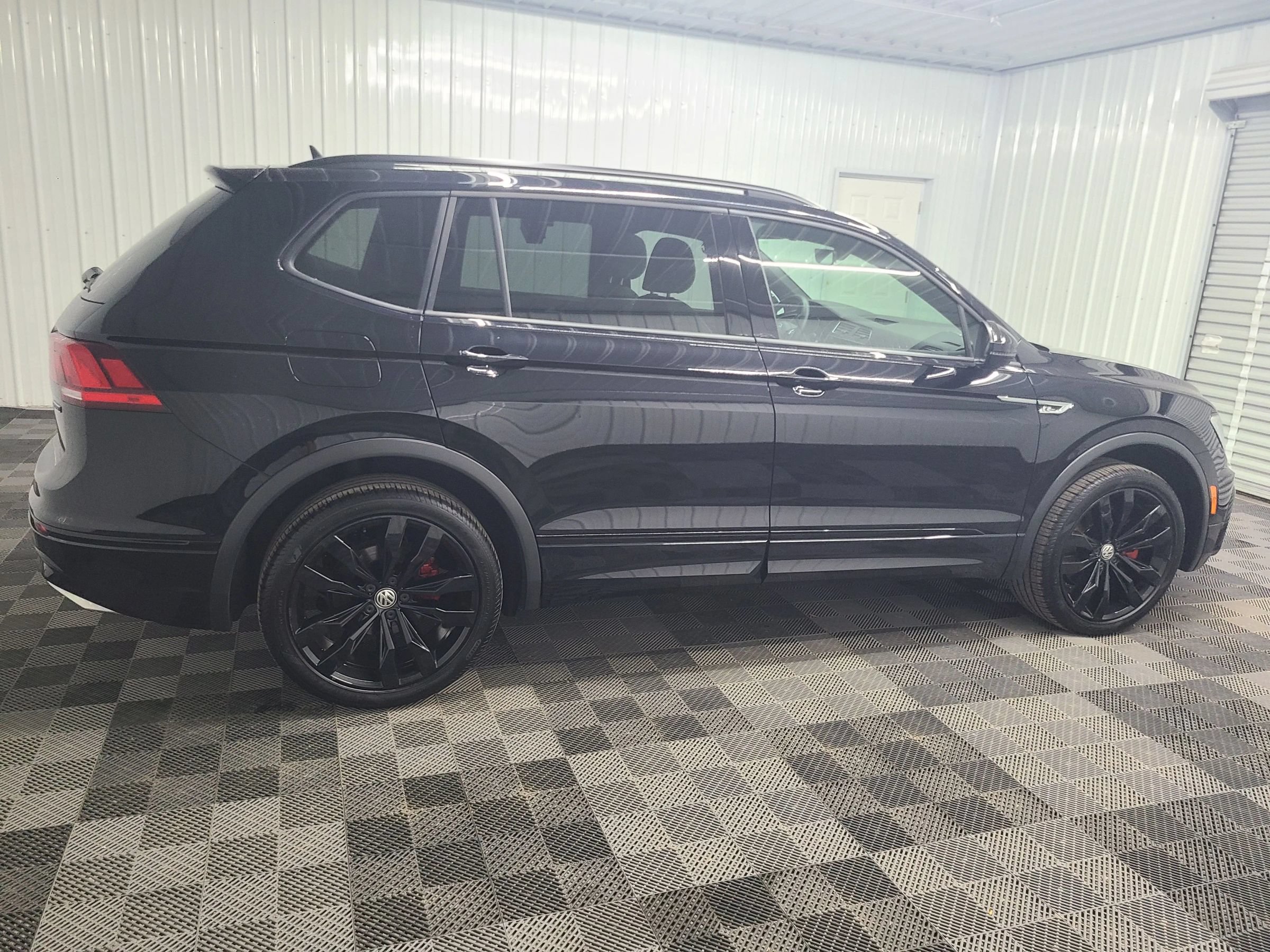 Used 2021 Volkswagen Tiguan SE R-Line AWD/4WD image 12