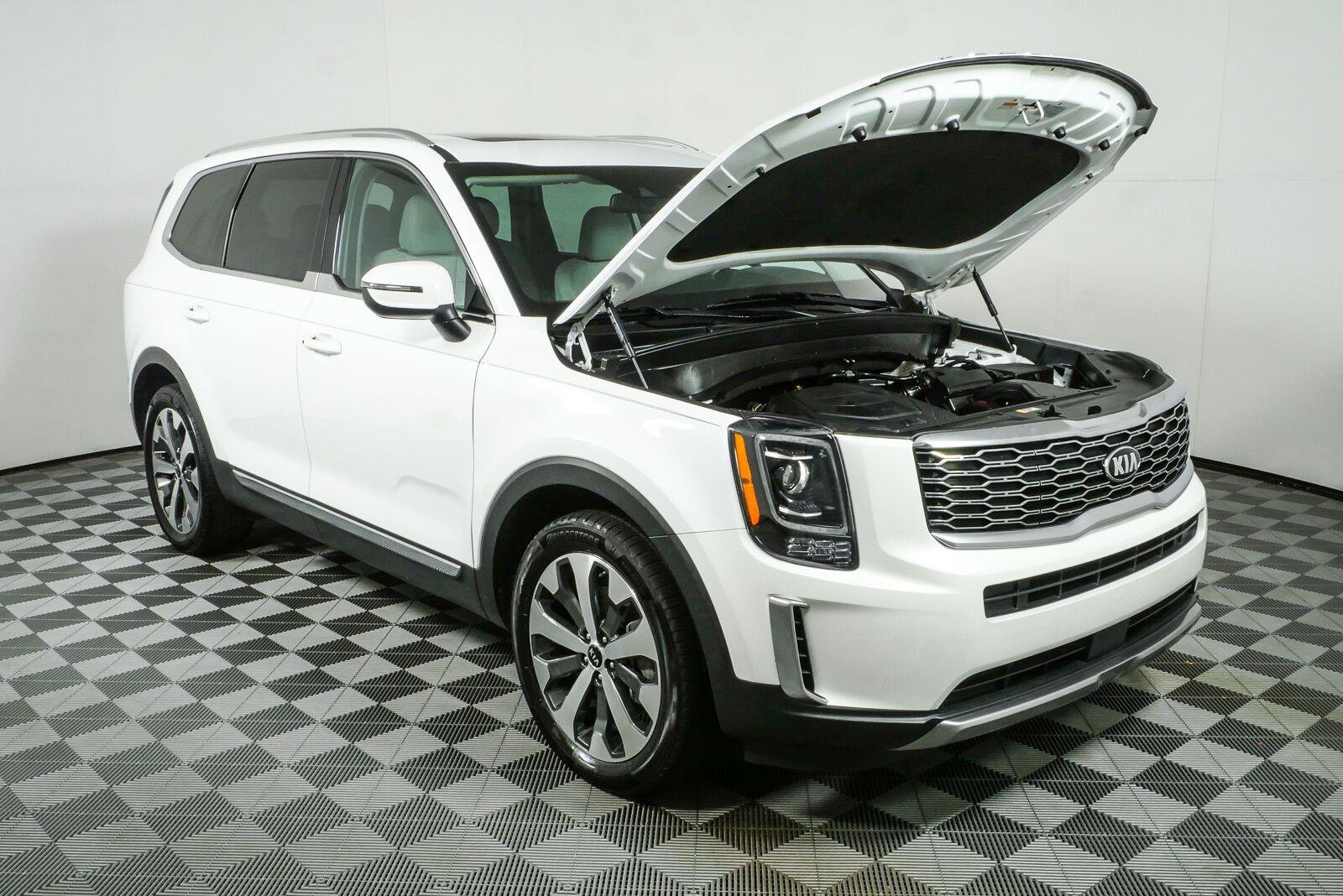 Used 2020 Kia Telluride EX w/ EX Premium Package FWD image 38
