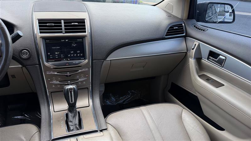 Used 2011 Lincoln MKX 2WD w/ 101A Rapid Spec Order Code image 19