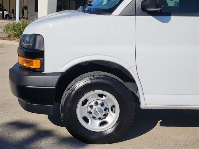 Used 2024 Chevrolet Express 3500 Extended w/ Driver Convenience Package RWD image 14