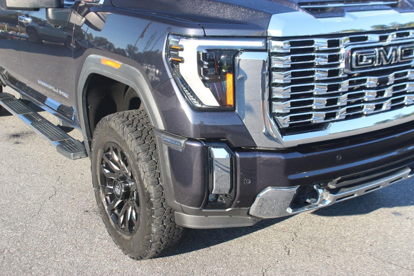 Used 2024 GMC Sierra 2500 Denali w/ Denali Reserve Package AWD/4WD image 9