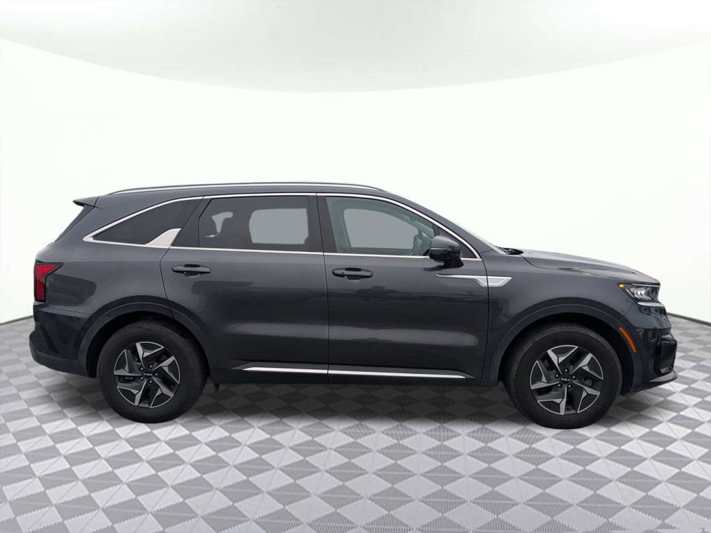 Used 2022 Kia Sorento EX image 2