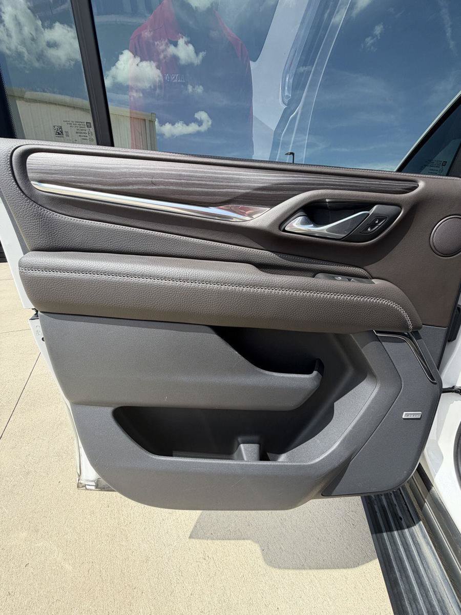 Used 2023 GMC Yukon XL Denali RWD image 12