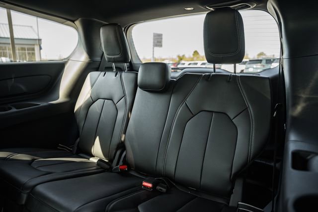 New 2026 Chrysler Pacifica Select image 38