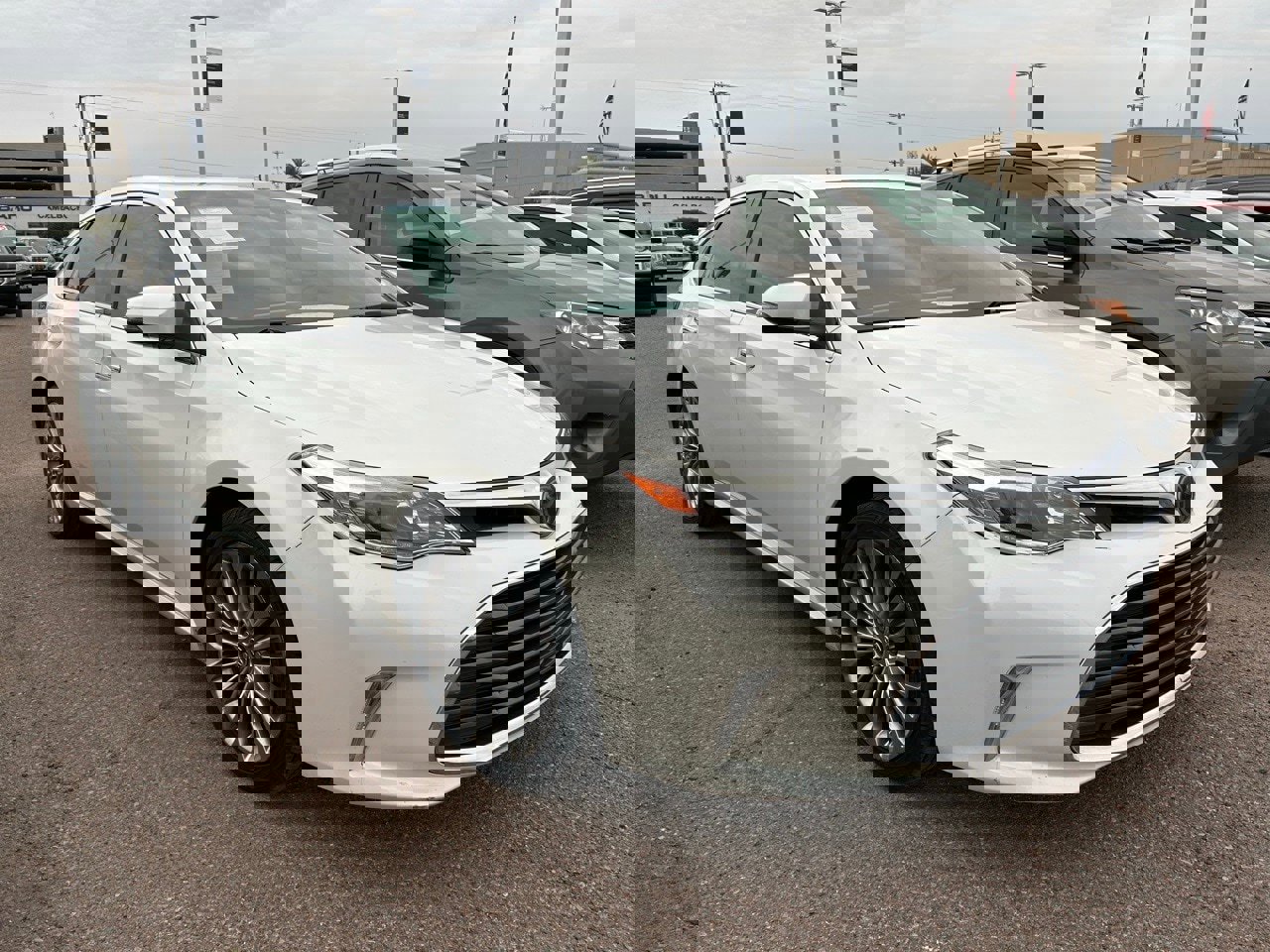 Used 2016 Toyota Avalon Limited image 1