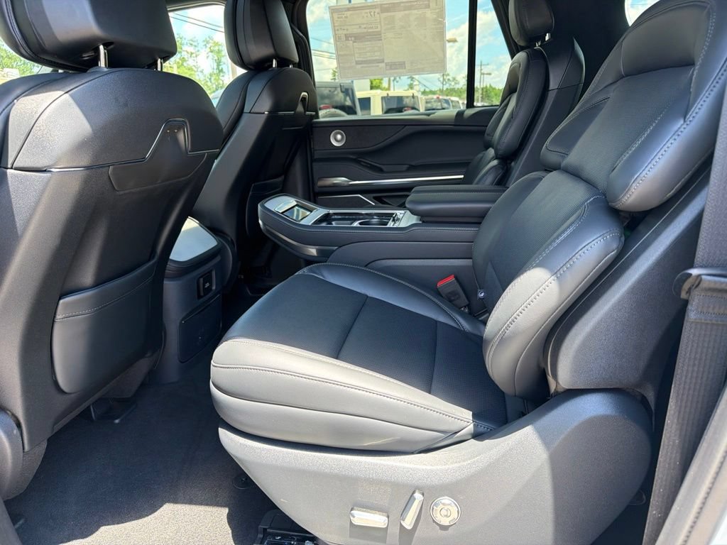 Used 2026 Lincoln Navigator L Reserve w/ Jet Appearance Package AWD/4WD image 17