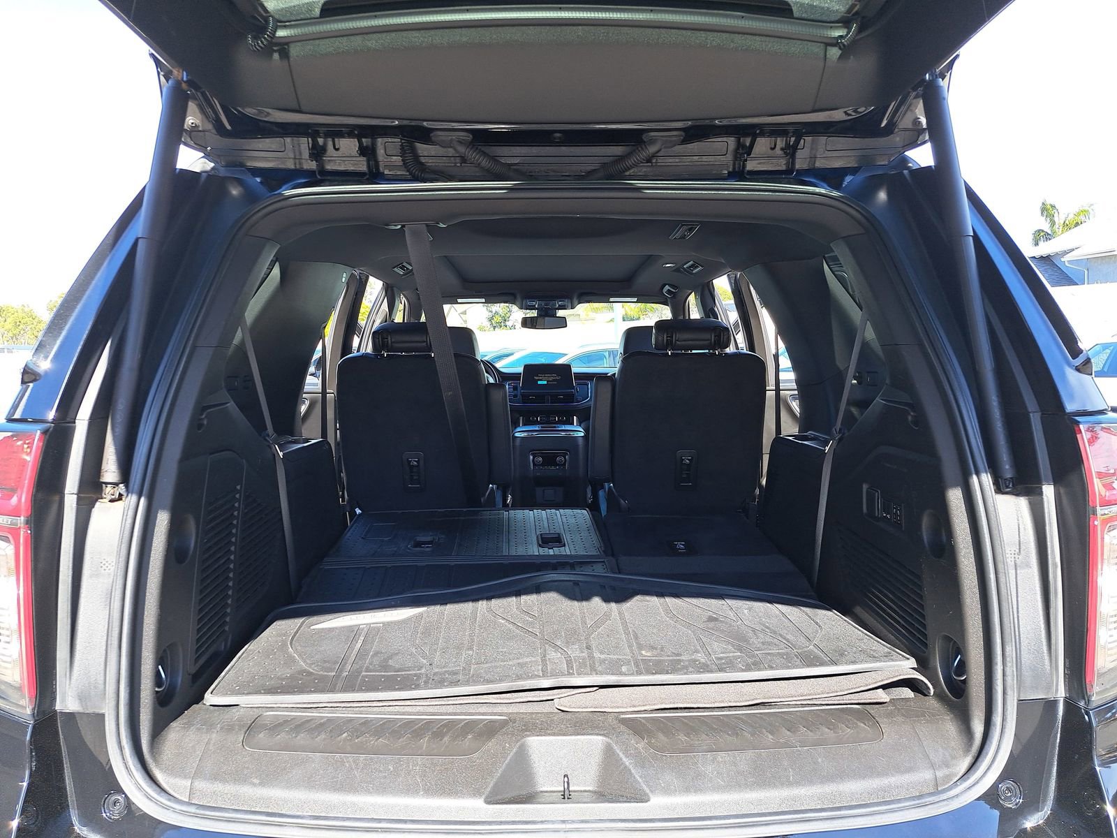 Used 2022 Chevrolet Tahoe LT w/ Luxury Package image 14