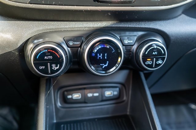 Used 2022 Hyundai Venue SEL image 28