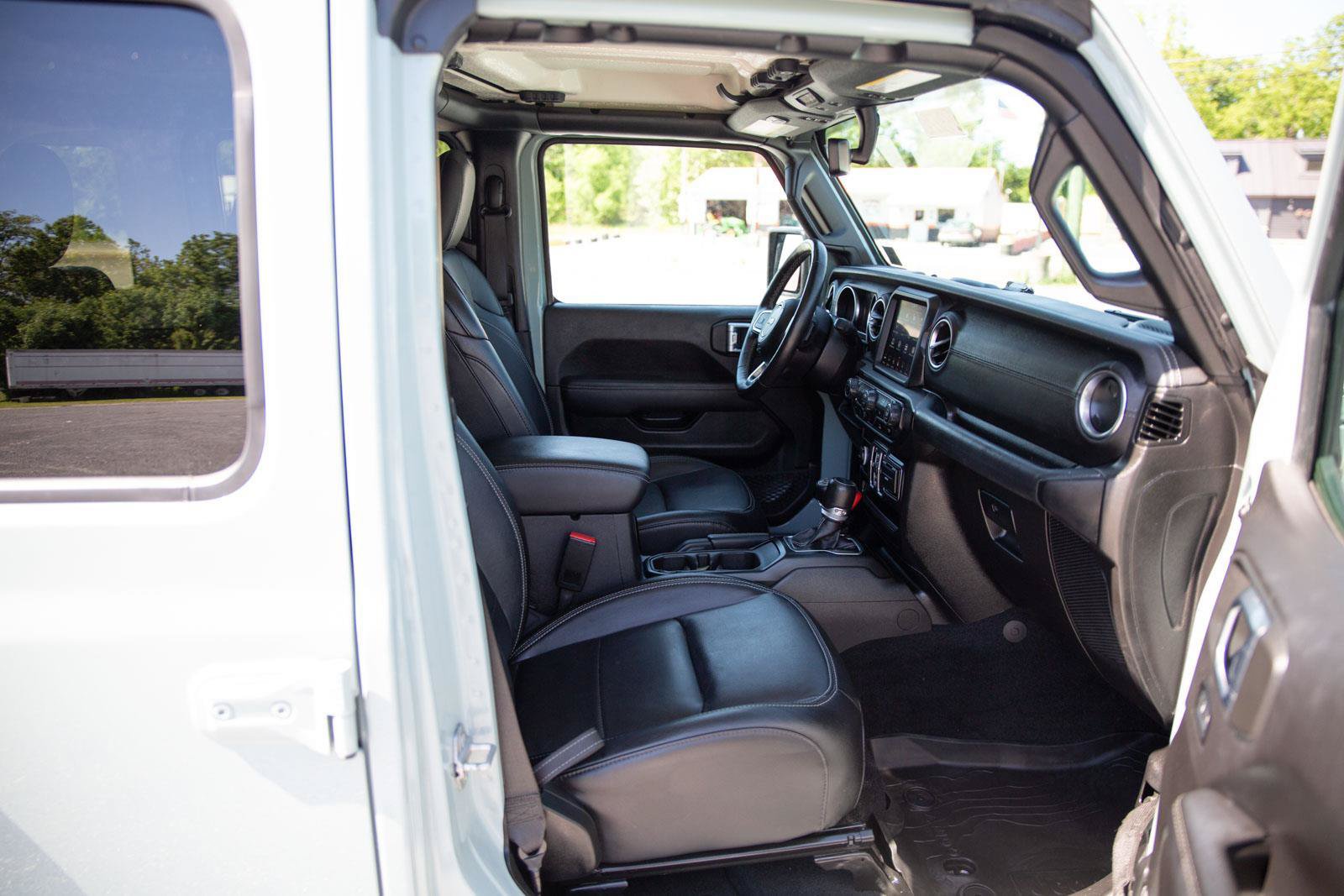 Used 2023 Jeep Wrangler Unlimited Sahara w/ Cold Weather Group AWD/4WD image 24