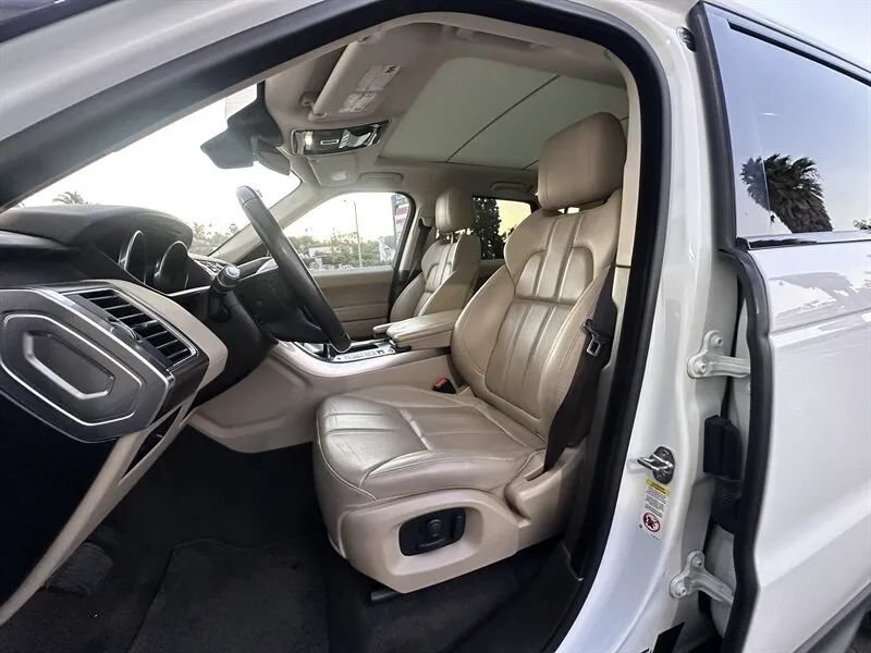 Used 2017 Land Rover Range Rover Sport SE AWD/4WD image 18