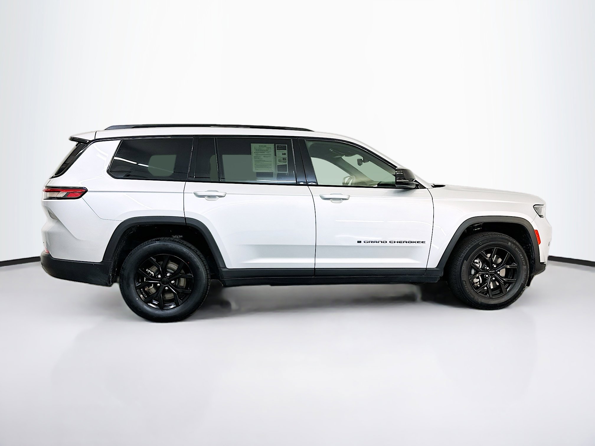 Used 2024 Jeep Grand Cherokee L Laredo image 10