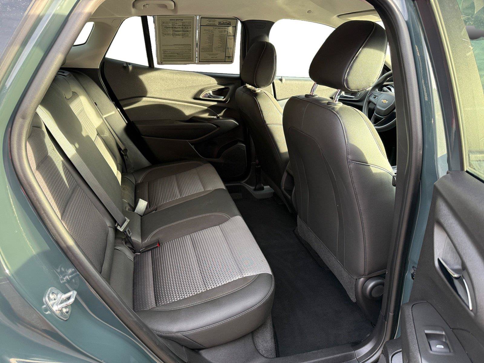 Used 2025 Chevrolet Trax LT FWD image 23
