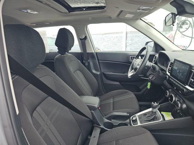 Used 2023 Hyundai Venue SEL image 24