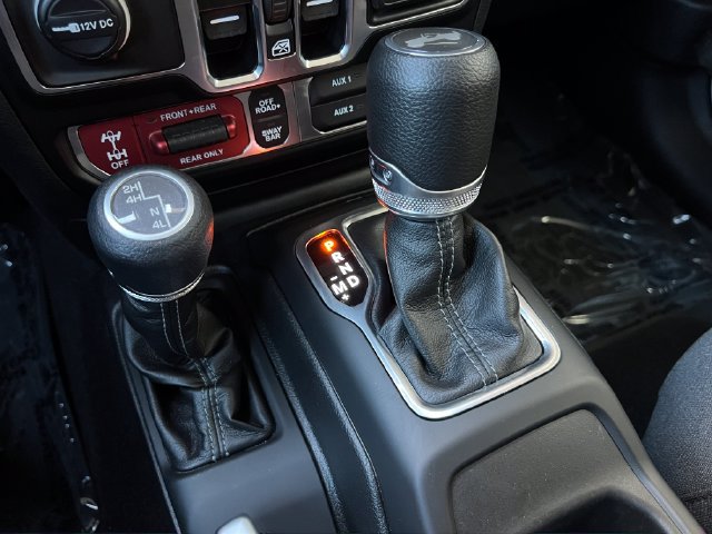 Used 2025 Jeep Wrangler Unlimited Rubicon w/ Safety Group AWD/4WD image 23