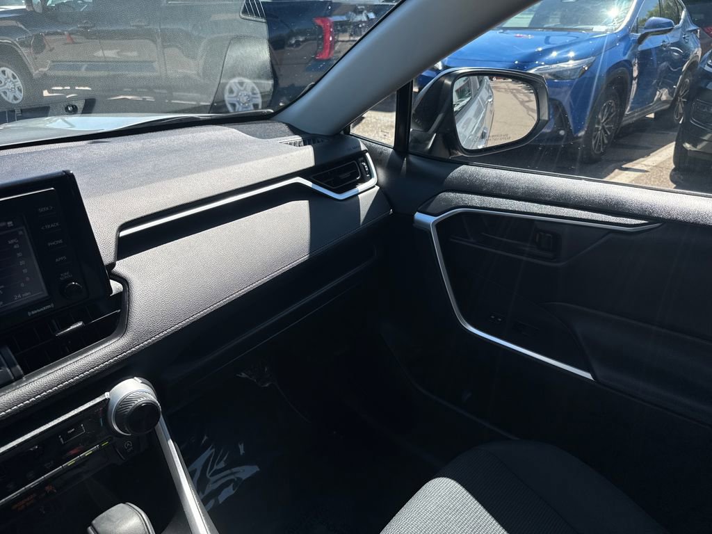 Used 2021 Toyota RAV4 LE w/ Carpet Mat Package (TMS) AWD/4WD image 27