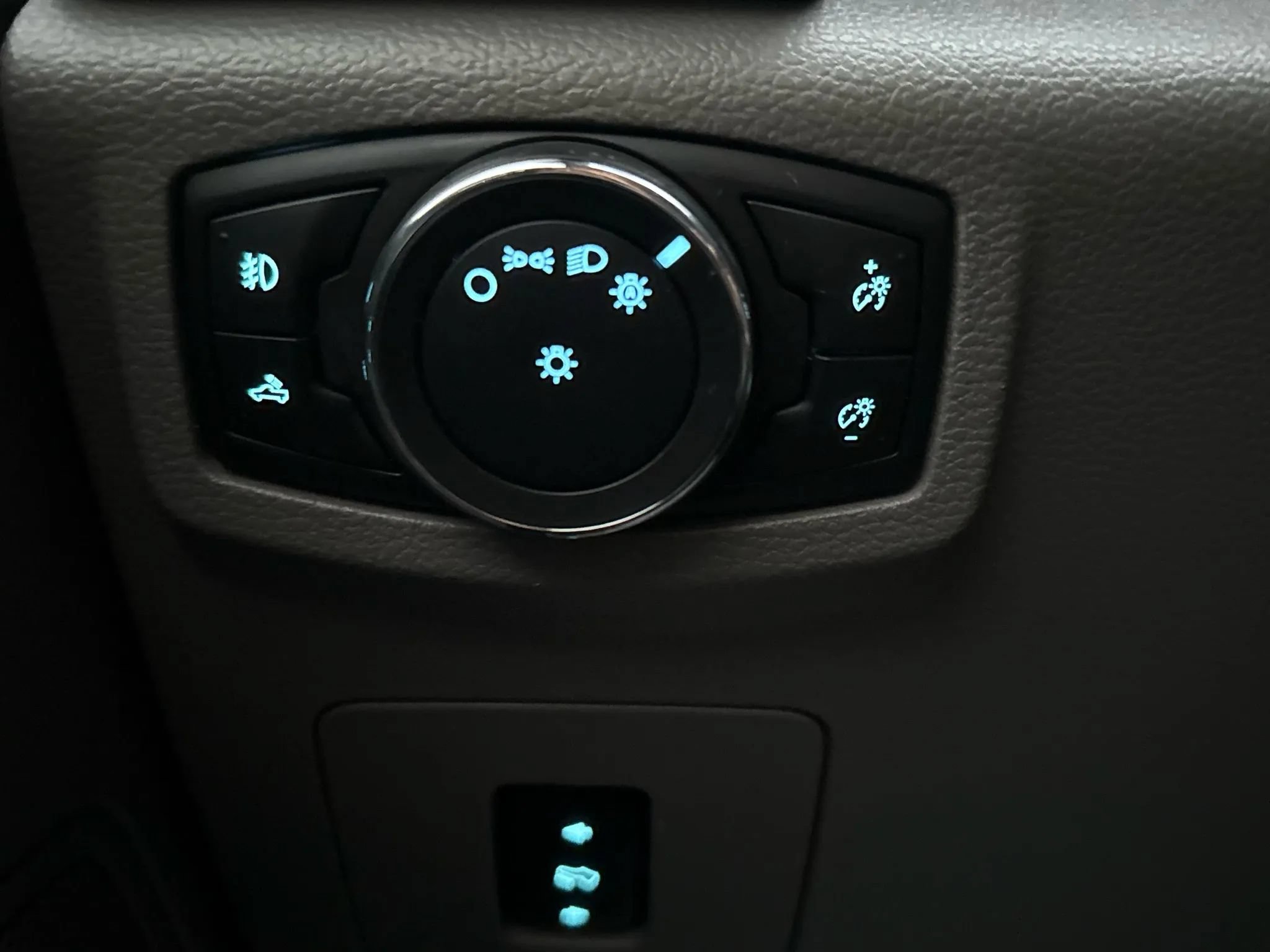 Used 2016 Ford F150 XLT w/ Equipment Group 302A Luxury RWD image 35