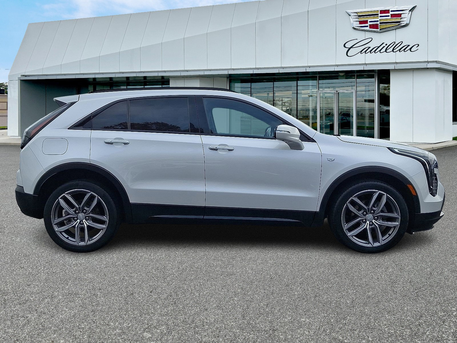 Used 2022 Cadillac XT4 Sport w/ Enhanced Visibility Package image 6