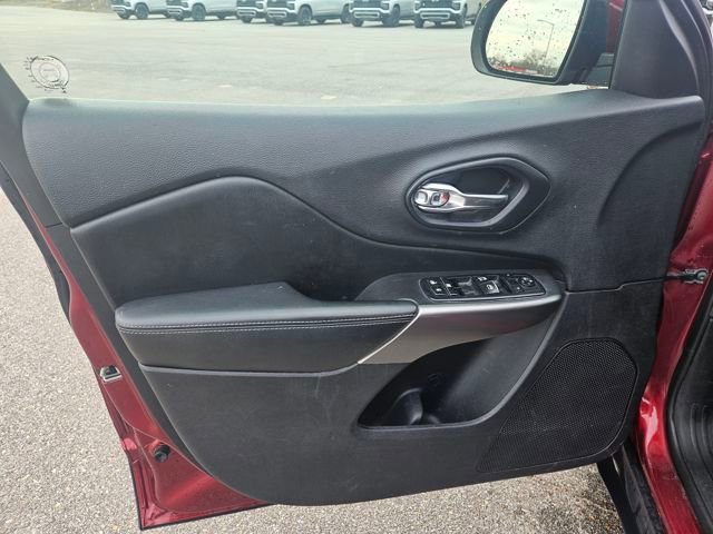 Used 2019 Jeep Cherokee Latitude w/ Popular Appearance Group image 10