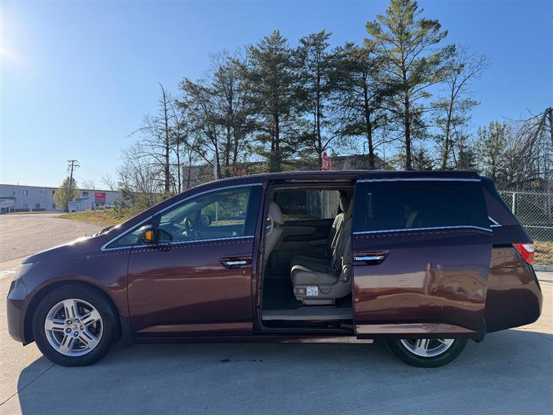 Used 2012 Honda Odyssey Touring Elite image 3