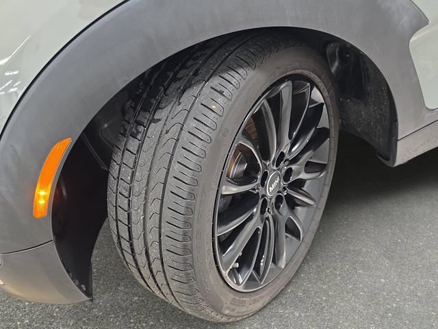 Used 2019 MINI Cooper Clubman ALL4 w/ Premium Package AWD/4WD image 29