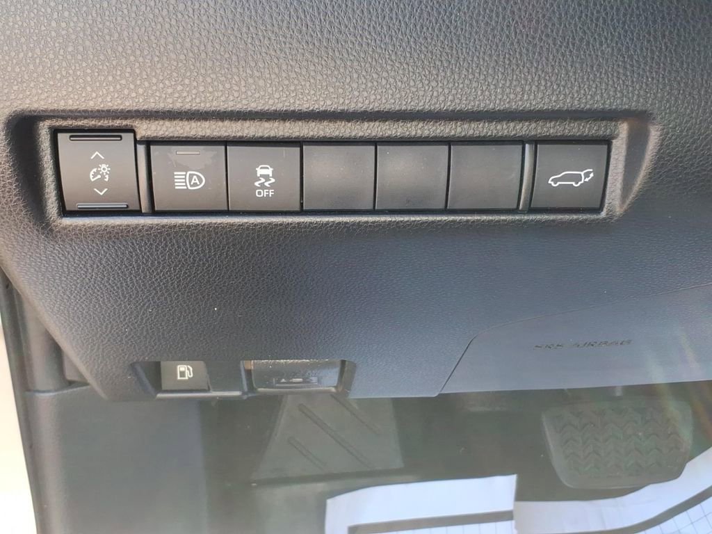 Used 2021 Toyota Venza XLE w/ Carpet Mat Package (TMS) AWD/4WD image 18