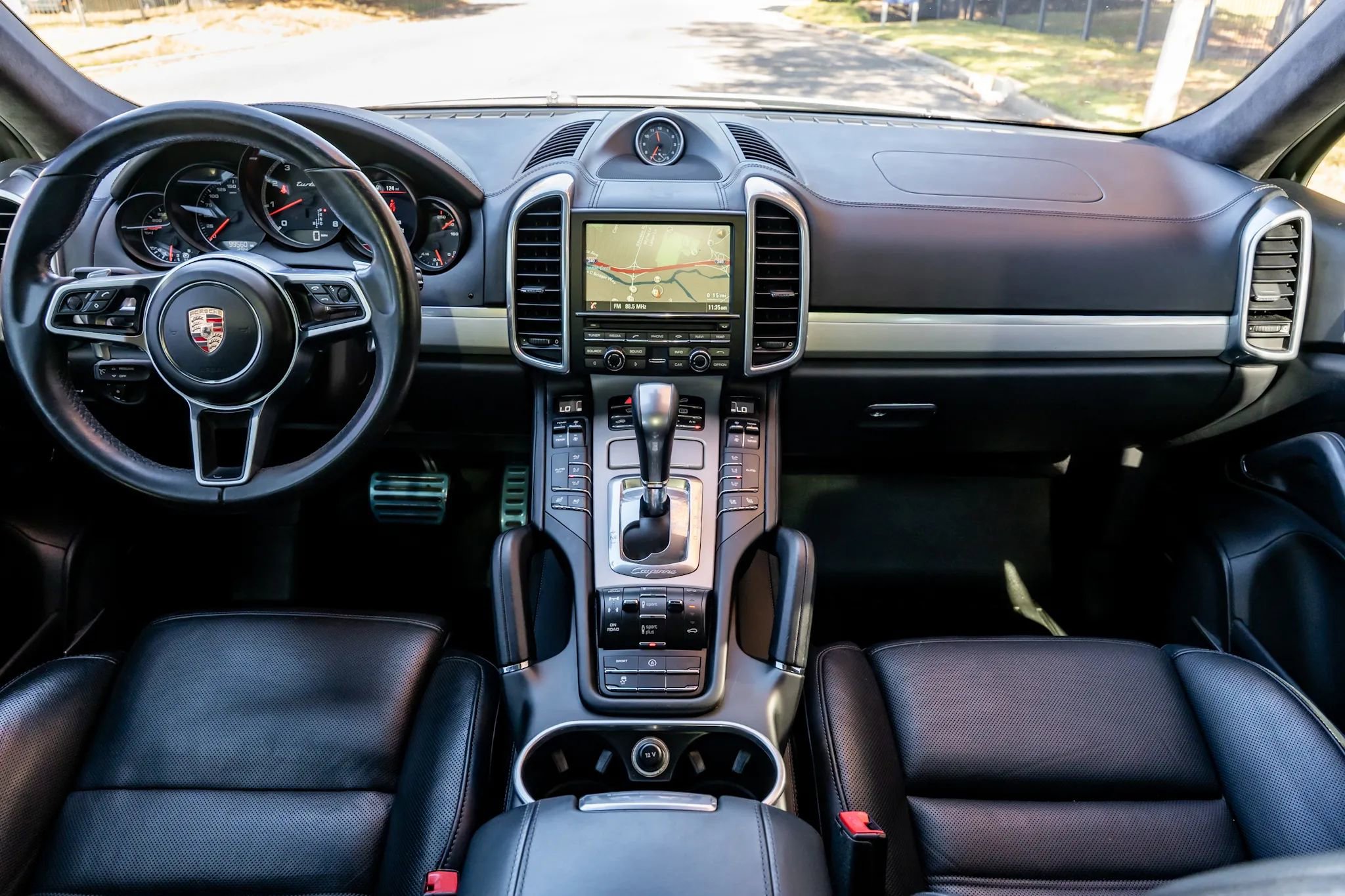 Used 2015 Porsche Cayenne Turbo image 14