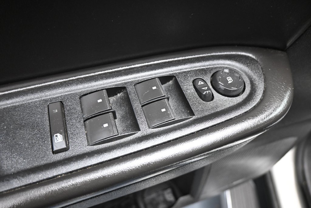 Used 2011 Chevrolet Traverse LT w/ White Premiere Package FWD image 11