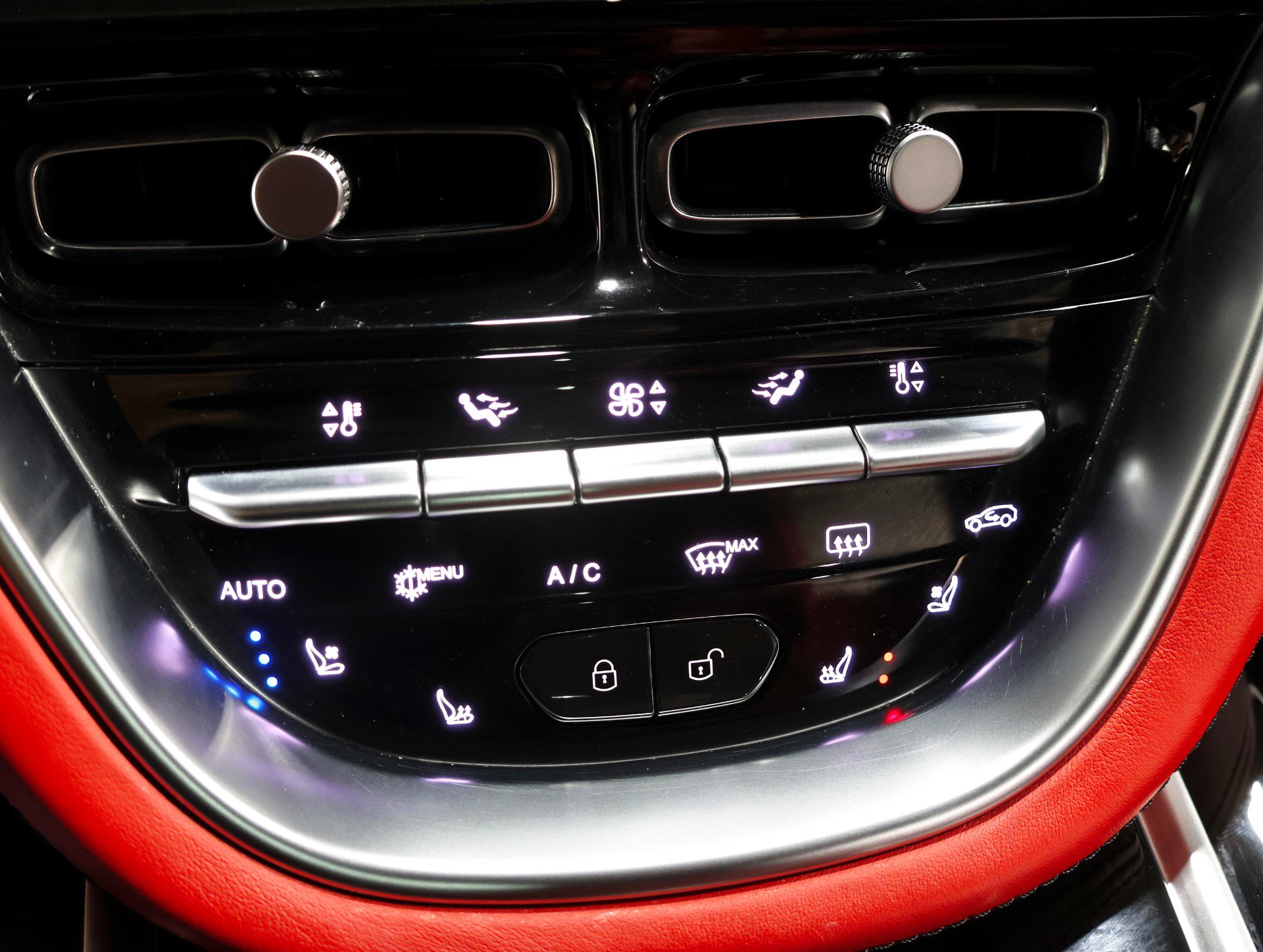 Used 2021 Aston Martin DBX AWD/4WD image 61