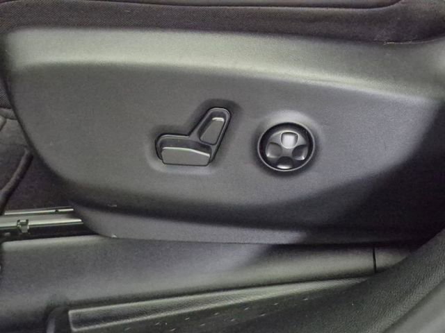 Used 2025 Chrysler Pacifica Limited image 15