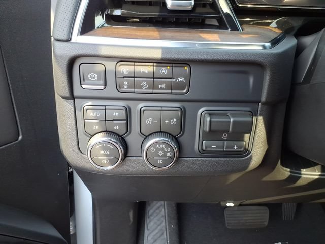 New 2026 Chevrolet Suburban High Country AWD/4WD image 13