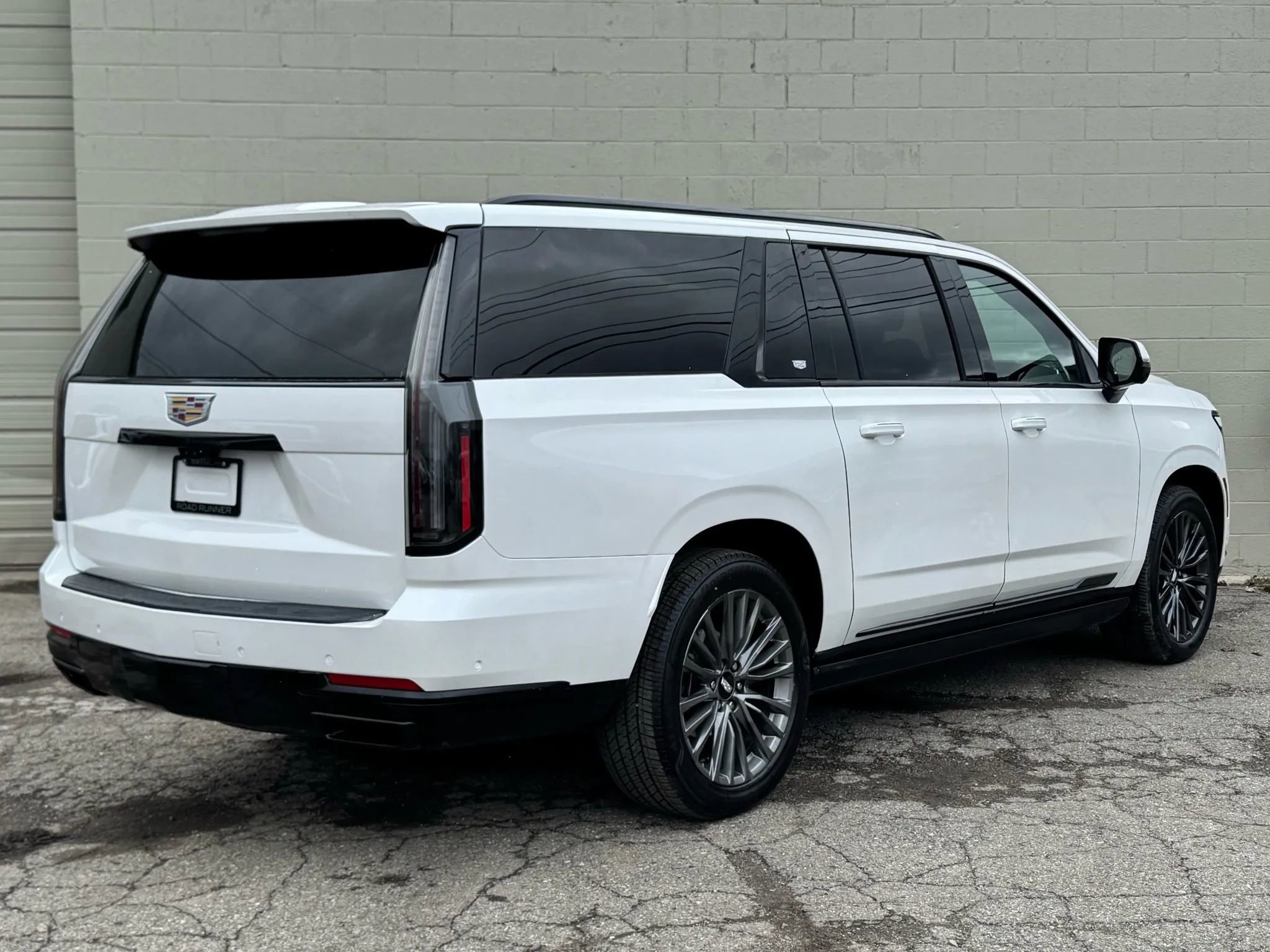 Used 2025 Cadillac Escalade ESV Sport Platinum w/ LPO, Floor Liner Package AWD/4WD image 11