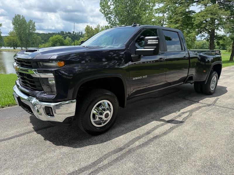 Used 2024 Chevrolet Silverado 3500 LT w/ Convenience Package AWD/4WD image 3