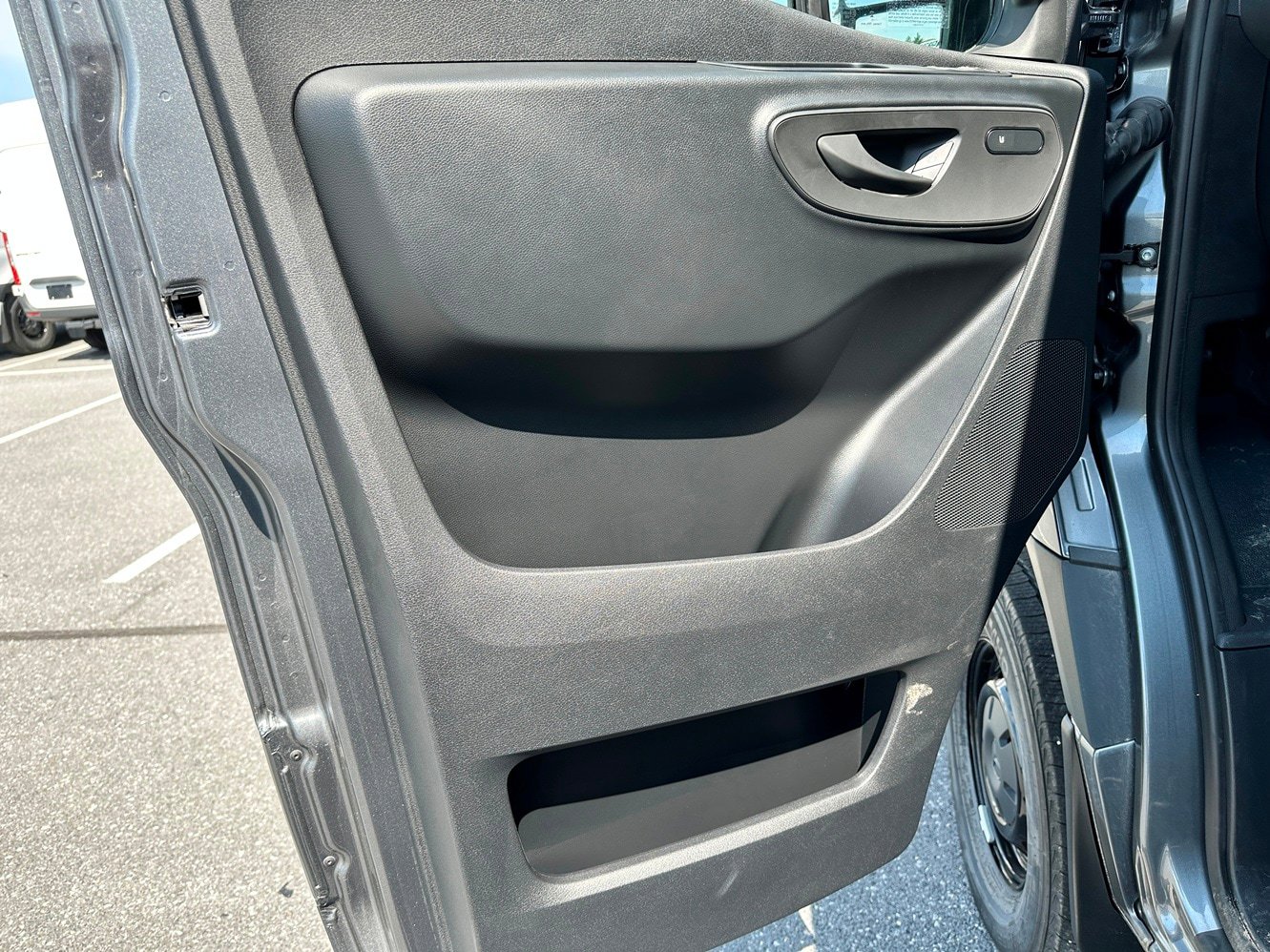 Used 2025 Mercedes-Benz Sprinter 2500 image 10
