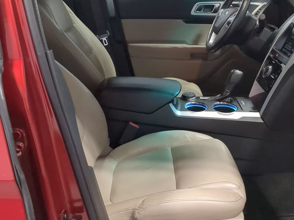 Used 2014 Ford Explorer Limited w/ Equipment Group 302A AWD/4WD image 27