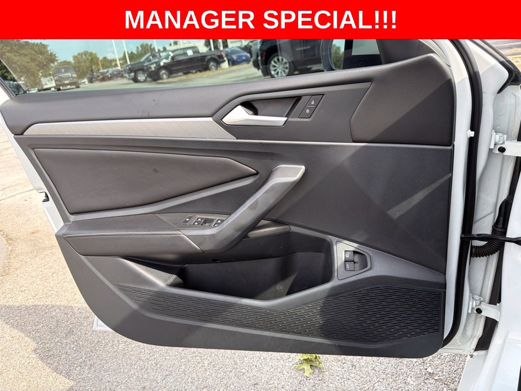 Used 2023 Volkswagen Jetta SE FWD image 28