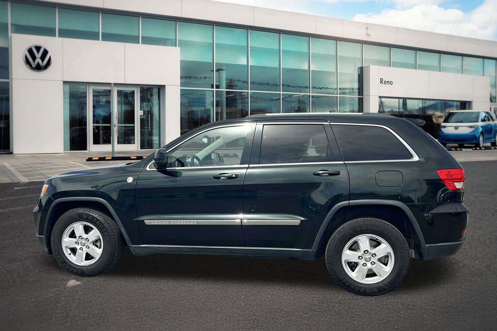 Used 2012 Jeep Grand Cherokee Laredo w/ Laredo E Group AWD/4WD image 8