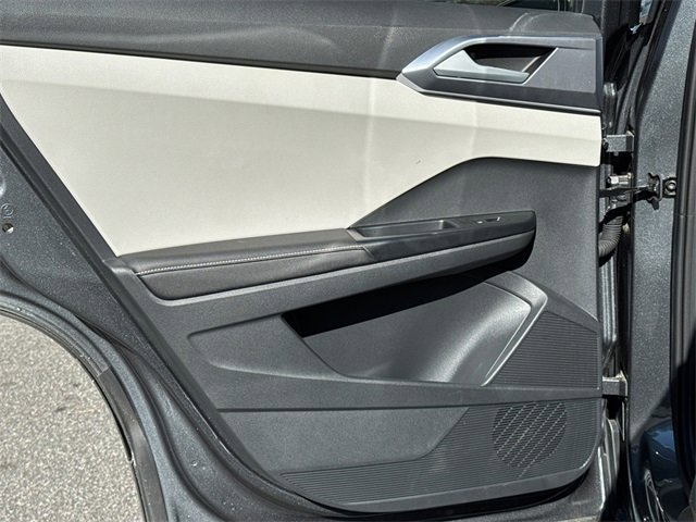 Used 2025 Volkswagen Taos SE image 21