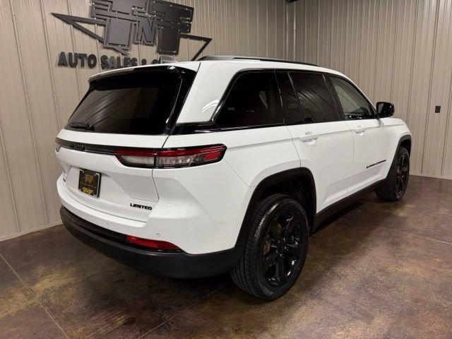 Used 2023 Jeep Grand Cherokee Limited w/ Black Appearance Package AWD/4WD image 8