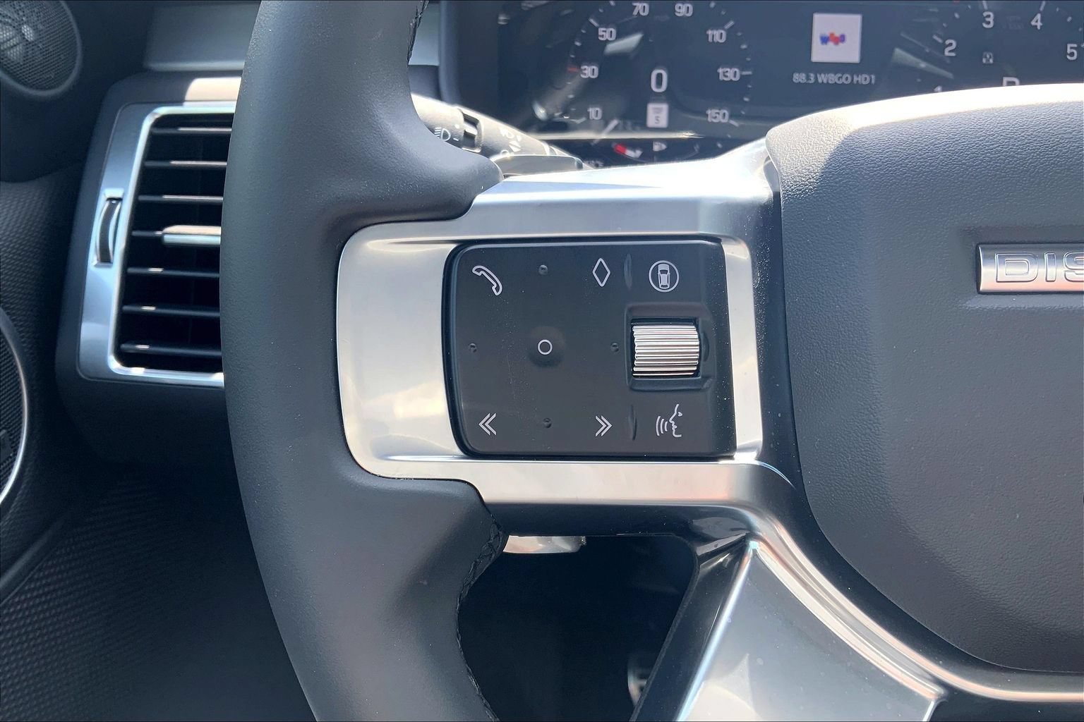 Certified 2025 Land Rover Discovery Dynamic SE AWD/4WD image 23