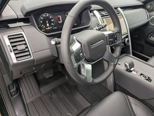 New 2026 Land Rover Discovery S image 7