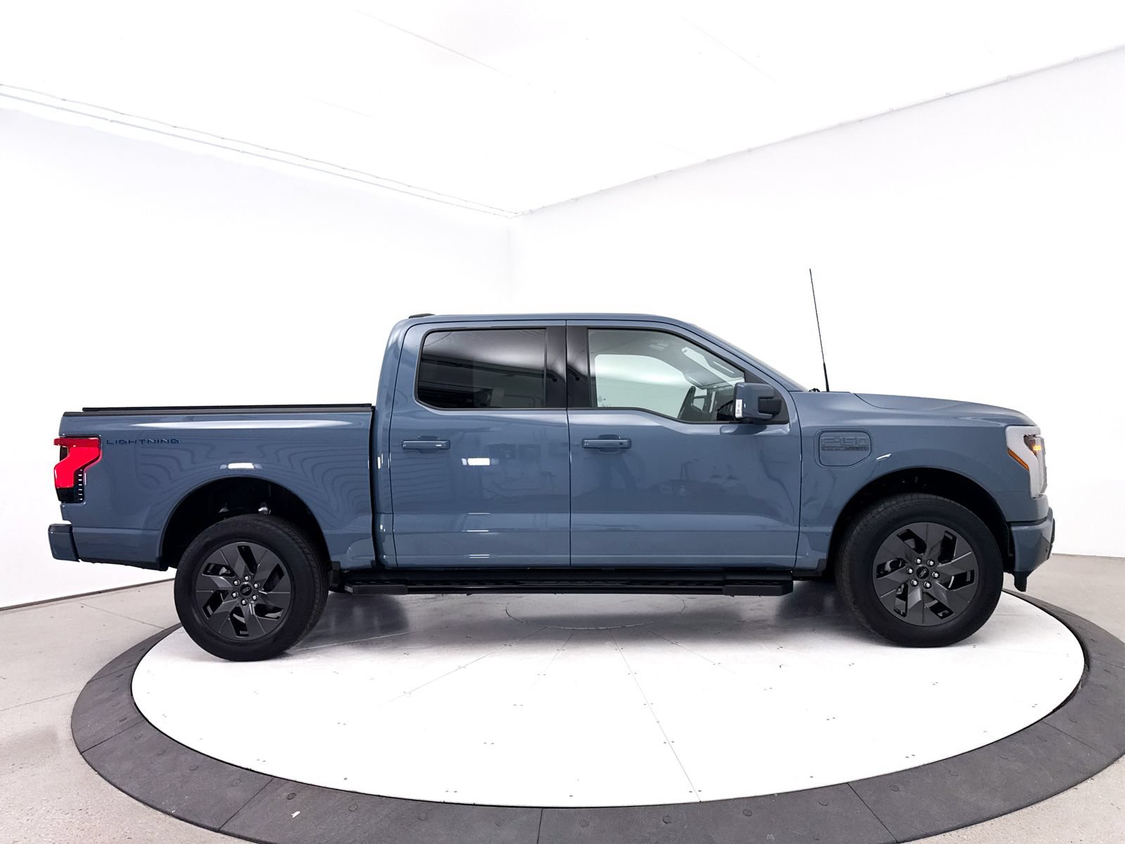 Used 2023 Ford F150 Lightning Lariat AWD/4WD image 38