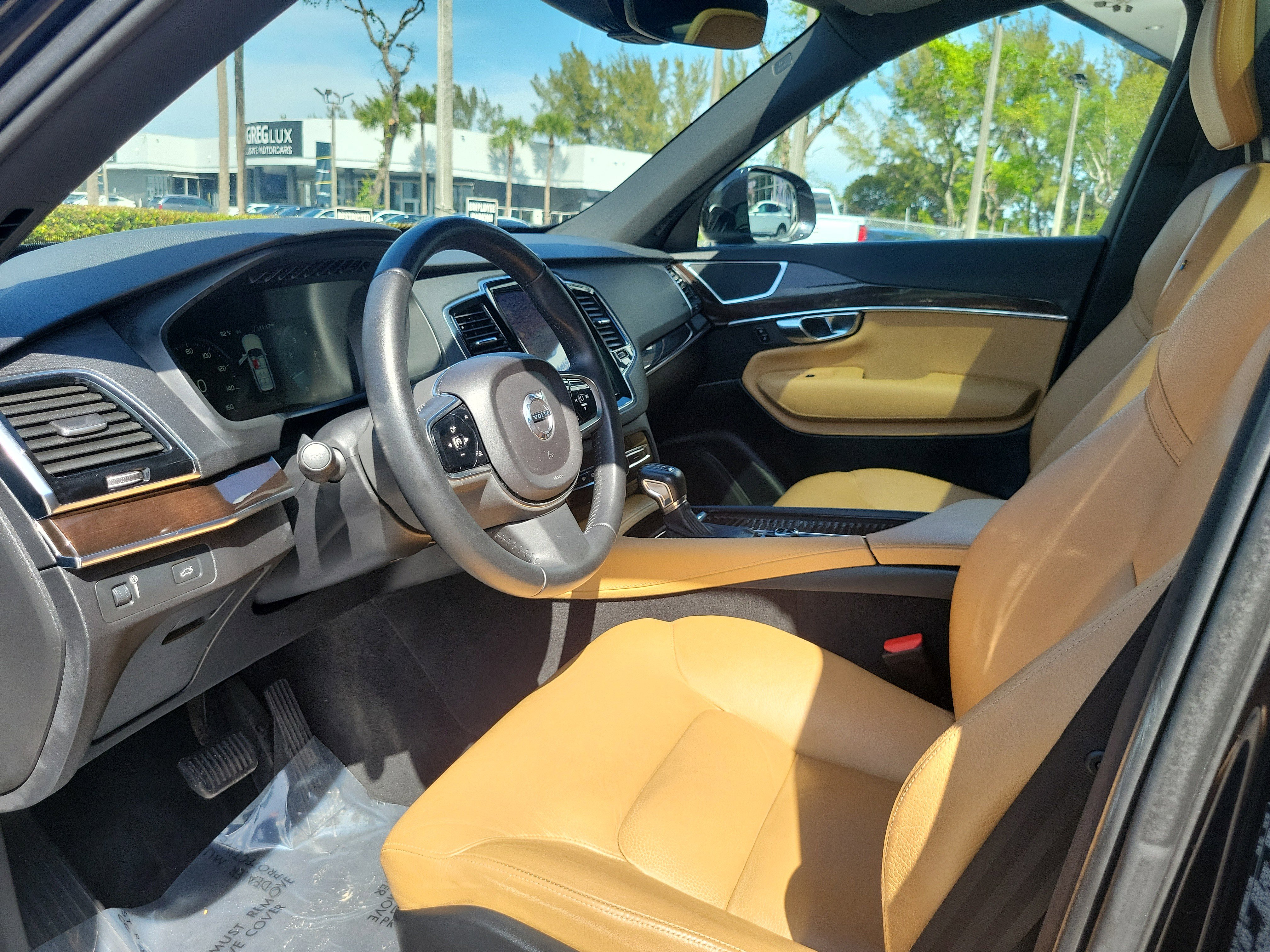 Used 2016 Volvo XC90 T6 Momentum w/ Momentum Plus Package image 9