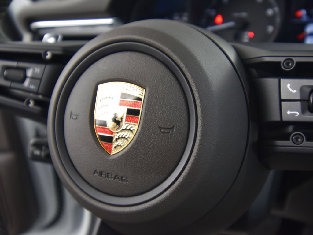 Used 2025 Porsche Macan AWD/4WD image 32